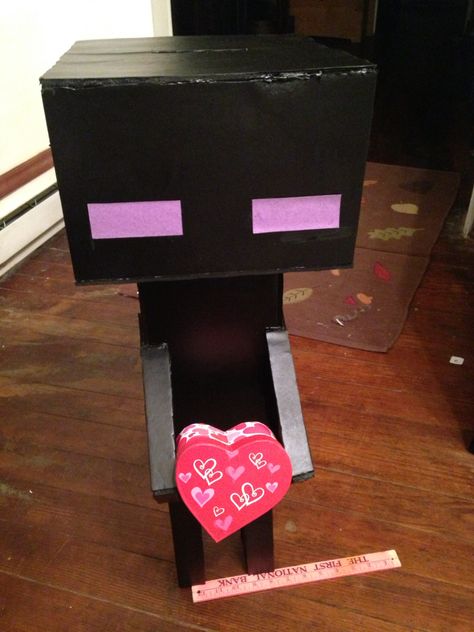 Minecraft Enderman Valentine box. Cute Minecraft Gift Ideas, Valentine Boxes For Boys Diy, Minecraft Valentine Box Ideas, Minecraft Valentines Cards, Valentine Boxes For Boys, Cool Valentine Boxes, Minecraft Valentine, Minecraft Valentines, Valentine Box Ideas