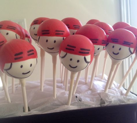 Hockey player cake pops! Hockey Cake Pops, Hockey Desserts, Hockey Banquet, Bake Sale Ideas, Hockey Cake, Themed Cake Pops, Hockey Cakes, Bbq Appetizers, Hockey Party