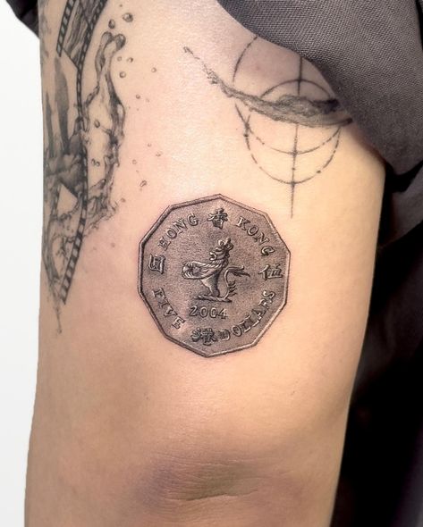 🇭🇰Hong Kong 5-dollar coin(2004) . . . . . #hktattoo #hktattooartist #flashtattoo #tattoohk #hongkongtattoo #hktattooflash #blackworktattoo #香港紋身 Coins Tattoo, Coin Tattoo, 5 Dollar, Tattoo Shows, Ancient Coin, Show Case, Dollar Coin, Ancient Coins, Geometry