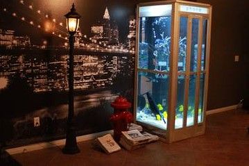 Phone booth fish tank Nevada Homes, City Backdrop, Acrylic Aquarium, Cool Fish Tanks, Saltwater Fish Tanks, Cool Fish, Home Aquarium, Saltwater Tank, Aquarium Design