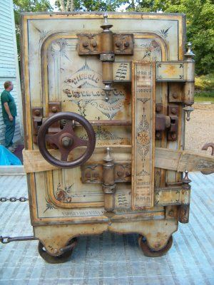 antique vault - Google Search Bank Vault Door, Vintage Safe, Antique Safe, Bank Vault, Gear Room, Bank Safe, Safe Door, Log Cabin Rustic, Vault Doors