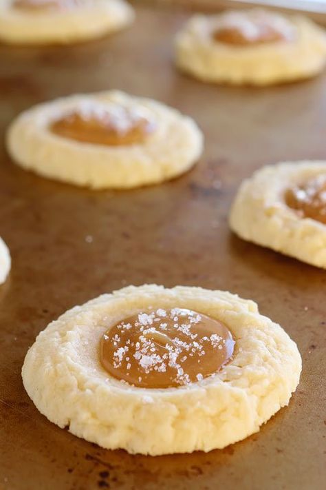 Salted Caramel Cookies, Cookie Recipes Homemade, Healthy Recipes Easy Snacks, Caramel Cookies, Crinkle Cookies, Butter Cookie, Pumpkin Spice Cupcakes, Homemade Cookies, Savoury Cake