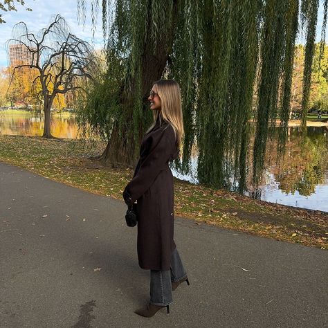 Instagram Brown Trench Coat, Casual Fashion Trends, French Girl Chic, New England Fall, Soft Autumn, Winter Fits, Autumn Outfit, French Girl, Fall Style