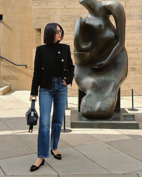 Aurela Nasedkin (@aurelafashionista) • Instagram photos and videos Navy Oversized Blazer, Blazer Oversize Outfits, Oversized Chic Black Blazer, Trendy Oversized Black Blazer, Navy Single-breasted Workwear Blazer, Navy Timeless Single-breasted Blazer, Dark Blue Blazer, Oversized Outfit, Navy Blazer