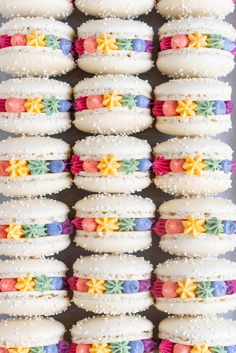 15 reviews · 75 minutes · Serves 24 · Rainbow Macarons (Vanilla Bean Macarons with Vanilla Bean Swiss Meringue Buttercream) — Cloudy Kitch Vanilla Bean Macarons, Sereal Sarapan, Macarons Vanilla, Rainbow Macarons, Kue Macaroon, Macaron Template, Vanilla Macarons, Macaron Flavors, Macaron Cookies