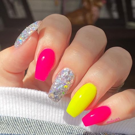 Different Shape Nails On One Hand, Pink And Yellow Nails, Colorful Nail, Bright Nails, Cute Gel Nails, Neon Nails, Pink Nail, Dipped Nails, Yellow Nails