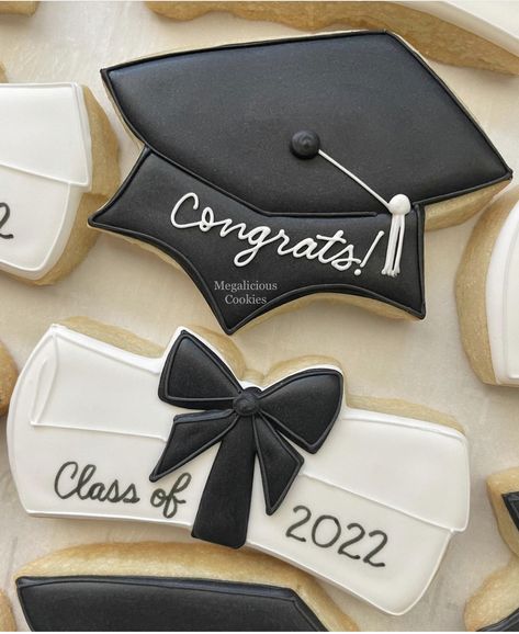 Diploma Cookies Decorated, Prom Cookies Decorated, Graduation Biscuits, Georgetown Graduation, Prom Cookies, Grad Cookies, Royal Icing Cookies Recipe, Graduation Party Desserts, Wedding Shower Cookies