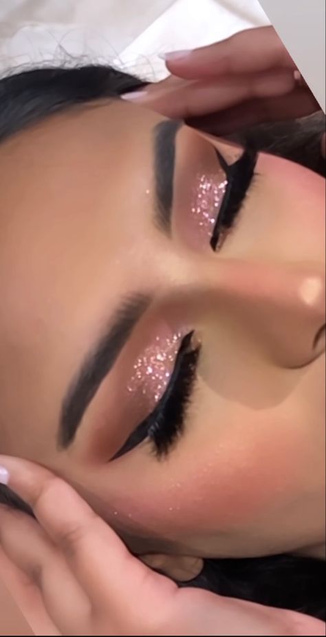 Birthday Makeup Pink Glitter, Light Pink Makeup For Quince, Sweet 16 Makeup Tutorial, Cute Makeup For Prom, Pink Xv Makeup, 15 Makeup Looks Pink, Makeup For 18th Birthday, Light Pink Quince Makeup, Make Up For New Years Eve