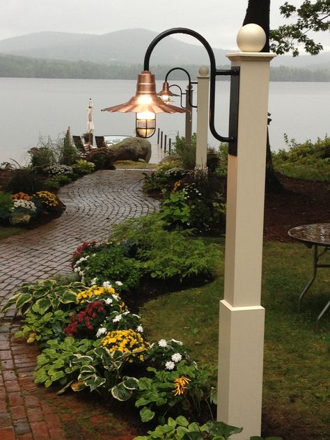 Driveway Lighting, Outdoor Lamp Posts, Light Post, Lamp Posts, Casa Country, Landscape Design Ideas, Garden Yard Ideas, Ideas Pictures, Outdoor Post Lights