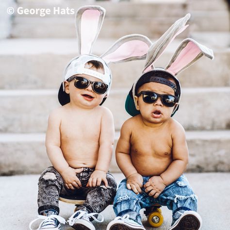 Easter Photoshoot 1 Year, At Home Easter Photoshoot Toddler, Toddler Boy Easter Pictures, Easter Photography Ideas Family, Baby Easter Photo Shoot, Toddler Easter Pictures, Easter Pictures For Babies, Easter Photo Shoot Ideas, Baby Boy Easter Pictures