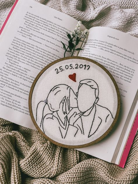 Embroidery For Anniversary, Embroidery Birthday Gift Ideas, Hand Embroidery Patterns Free Printable, Couple Embroidery Design, Couple Embroidery, Embroidered Photo Art, Embroidery Hoop Art Diy, Basic Hand Embroidery Stitches, Embroidered Photo