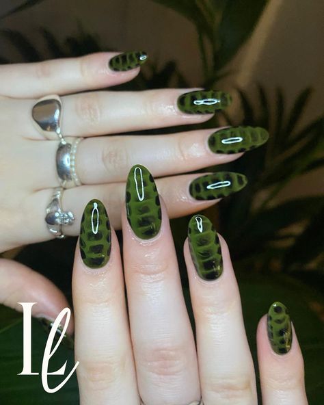 Summer Crocodile Nails, Green Alligator Nails, Green Blooming Gel Nails, Blooming Gel Ideas, Green Crocodile Nails, Crocodile Skin Nails, Black Crocodile Nails, Square Gel X Nails, Crocodile Nail Design