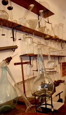 Mad Scientist Lab, Sibiu Romania, Scientific Instruments, Glass Things, Science Decor, Chemistry Lab, Chemistry Labs, Microscopes, Laboratory Science