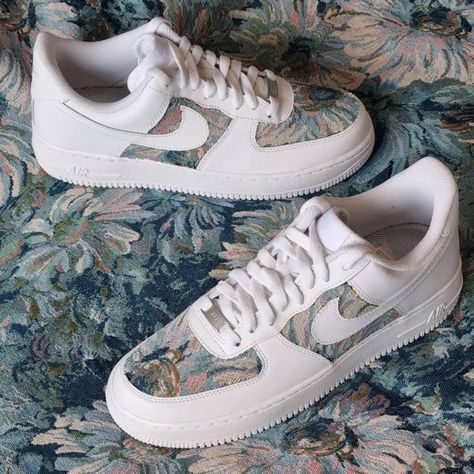 🌺 Blossom with Style: Get Your Custom Air Force 1 Adorned with Oil Painting Flowers! 🌼 Sneaker Doodle, Chip Recipe, Tortilla Chip, Unique Shoe, White Air Force 1, Custom Af1, Nike Air Force 1 Custom, Air Force 1s, Italian Dress