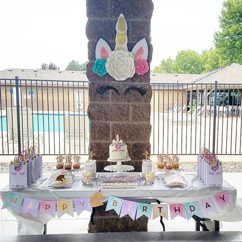 Unicorn Pool Party Decorations, Unicorn Pool Party Ideas, Unicorn Dessert Table, Party Snack Table, Unicorn Pool Party, Diy Unicorn Party, Party At The Park, Unicorn Birthday Decorations, Unicorn Backdrop