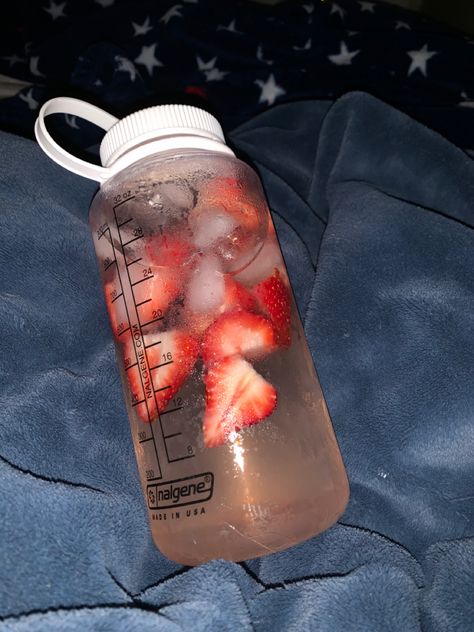 Water With Fruit In It Aesthetic, Water Strawberry Lemon Juice Ice, Fruit Infused Water Aesthetic, Flavored Water Aesthetic, Drinking Water Asethic, Aesthetic Drinking Water, Fruit Water Aesthetic, Infused Water Aesthetic, Strawberry Water Recipe