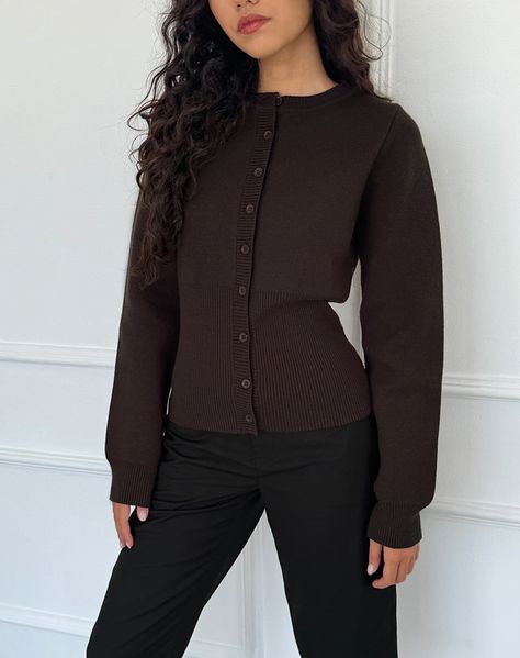 It's knit season. The Subra cardigan features in a bitter chocolate with long sleeves and button front detail. Complete with a ribbed hem. complete the look with our Tuni capri's. MODEL WEARS SIZE:EXTRA SMALL - MODEL HEIGHT:5'7 Brown Knit Outfit, Button Up Long Sleeve Outfit, Knit Cardigan Outfits, Uni Wardrobe, Chocolate Outfit, Brown Cardigan Outfit, Comfy Work Outfit, Collage Outfits, Style Moodboard