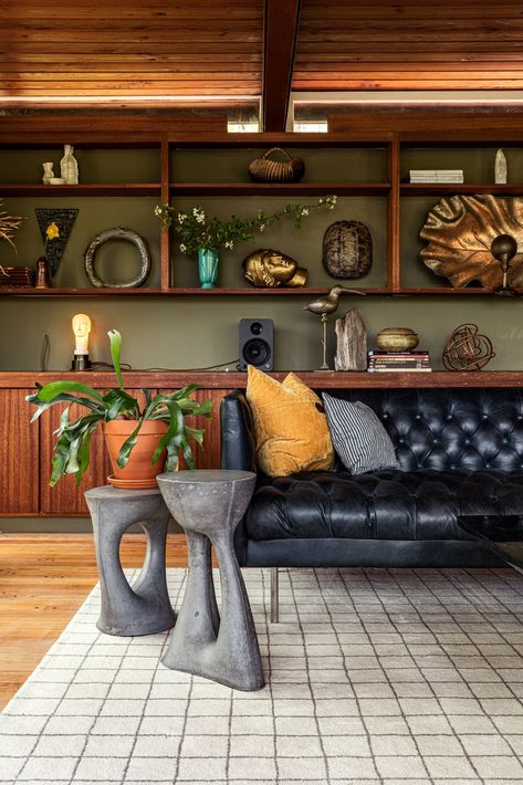 Mcm Living Room, Masculine Room, Moody Living Room, Mid Century Modern Living, Mid Century Modern Living Room, Fireplace Design, Eclectic Home, Mid Century House, Decoration Design