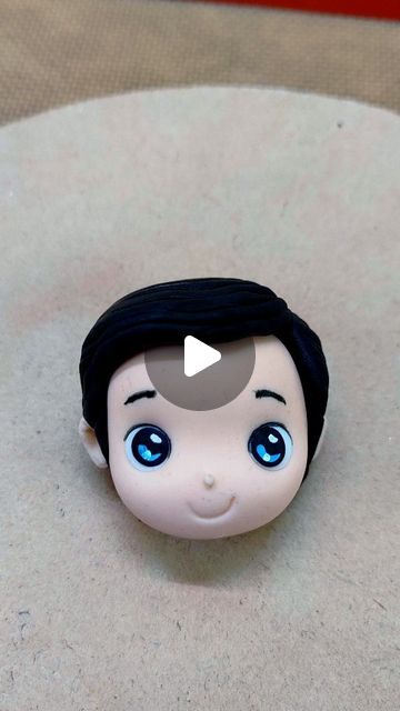 Simple Clay Crafts, Fondant People Tutorial, Fondant Man, Simple Fondant Cake, Fondant Face Tutorial, Fondant Doll, Fondant Hair, Fondant Face, Fondant Figurine