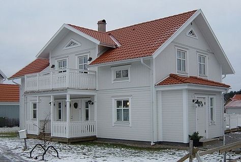 Terracotta Roof House, Tin Roof House, Craftsman Interior Design, Outside House Colors, Red Roof House, Nordic Homes, Sweden House, Cabin Exterior, Swedish House