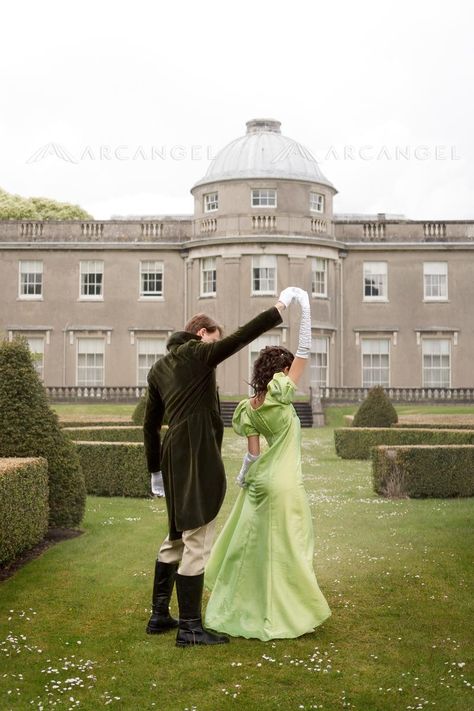 19th Century Romance, Regency Era Aesthetic Couple, Regency Era Couple, To Sir Phillip With Love Aesthetic, 1800s Photoshoot, Bridgeton Aesthetic, 1800 Aesthetic, Regency Era Aesthetic, Bridgerton Core