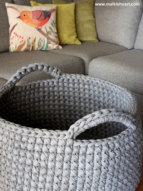 T Shirt yarn crochet basket A perfect storage solution :) Tshirt Yarn Basket, Knitted Basket, Crochet Basket Pattern Free, Crochet Storage Baskets, Floor Baskets, Tshirt Yarn, Crochet Baskets, Crochet Storage, Crochet T Shirts