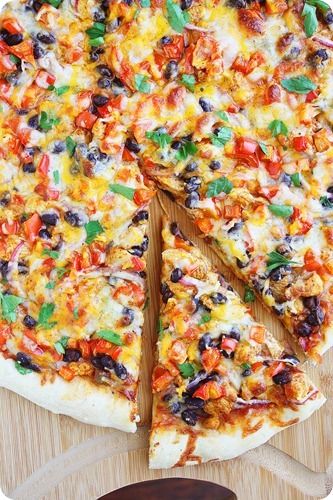 Chicken Fajita Pizza.  Super yummy.  I marinated the chicken all day and grilled it along with the onions.  Yummy. Chicken Fajita Pizza, Fajita Pizza, Pizza Vegana, Pizza Snacks, Taco Pizza, Chicken Fajita, Pizza Hut, Pizza Party, Chicken Fajitas