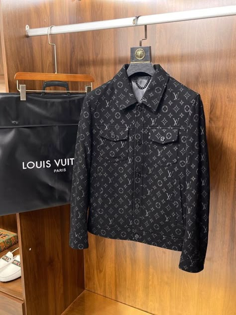 Lv Suits Men, Lv Clothes For Men, Jeket Style Men, Lv Outfit Men, Louis Vuitton Outfit Men, Luxury Jacket Men, Lv Jacket, Lv Outfit, Louis Vuitton Clothes