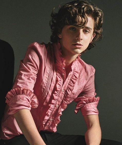 FAN PAGE for @tchalamet🕺🏻 on Instagram: “timothée in pink>>>” Timothee Chalamet Pink, Timmy T, Regulus Black, The Perfect Guy, Timothee Chalamet, Perfect Man, Future Husband, Favorite Celebrities, Celebrity Crush