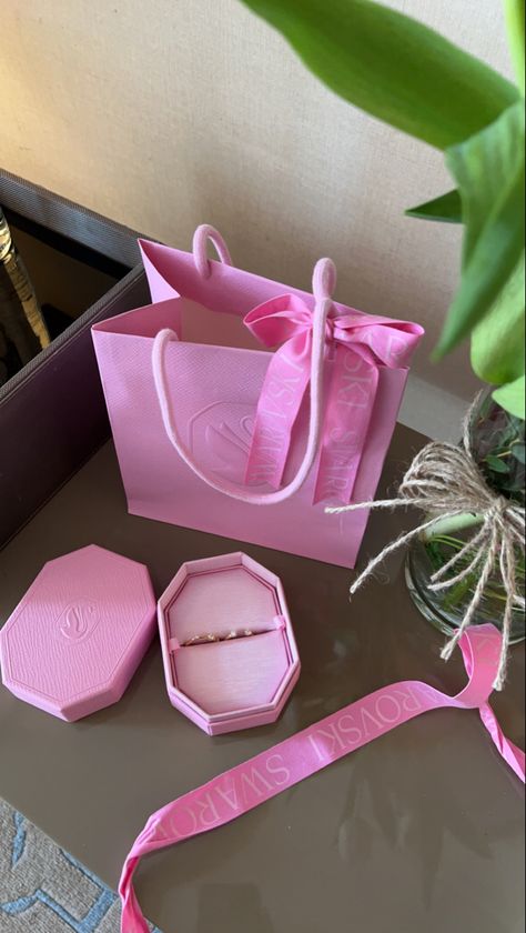 Hot Pink Wedding Shoes, Instagram Branding Design, Jewerly Boxes, Small Business Gifts, Bachelorette Party Planning, Packaging Ideas Business, Pink Girly Things, Pink Vibes, Everything Pink