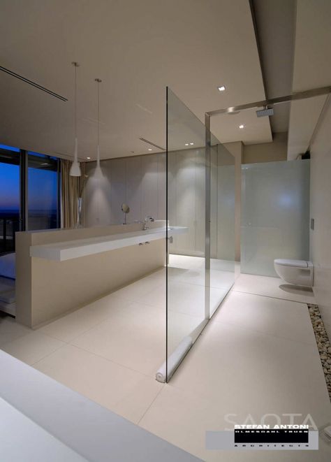 First Crescent / SAOTA Open Shower Ideas, Doorless Shower, Open Showers, Interior Minimalista, Glass Partition, Bad Design, Minimalist Bathroom, Shower Design, Design Case