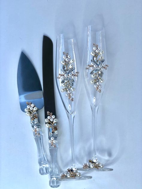 Pearl Crystal Wedding Champagne Flutes 190 ml Bohemia glass  In addition to it we can propose unity Candle set  Cake server and knife  Plate and two forks for the wedding cake Rustic Wedding Glasses, Pearl Glasses, Glasses Bride, Groom Flower, Wedding Goblets, Wedding Candles Table, Random Products, Bride And Groom Glasses, Bohemia Glass