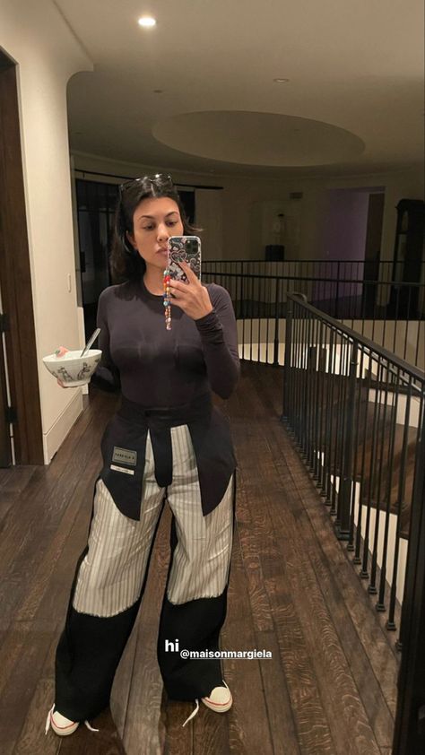 Kourtney Kardashian House, Kourtney Kardashian Instagram, Kylie Jenner Street Style, Kardashian Home, Kourtney Kardashian Style, Kardashian Outfit, 70s Inspired Fashion, 12 Pro Max Case, August 20