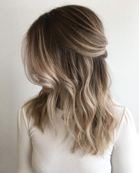 Sandy Blonde Hair, Balayage Straight, Balayage Straight Hair, Balayage Blond, Blond Balayage, Balayage Blonde, Balayage Hair Blonde, Blonde Hair Looks, Penteado Cabelo Curto