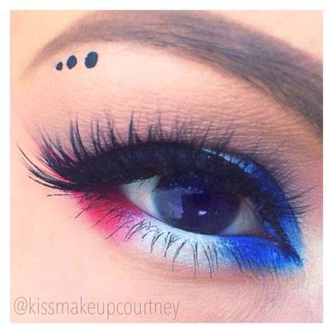 4th of July makeup Fourth of July red white and blue Fourth Of July Eyeshadow, 4th Makeup, Patriotic Makeup, Holiday Makeup Ideas, July Makeup, 4th Of July Makeup, Usa Party, Cute Eyeshadow Looks, Natural Eyeshadow