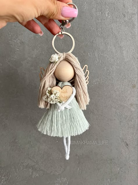 Diy Yarn Dolls, Simpul Makrame, Dolls Handmade Diy, Yarn Dolls, Diy Yarn Crafts, Doll Diy Crafts, Bedroom Crafts, Macrame Patterns Tutorials, Macrame Decor