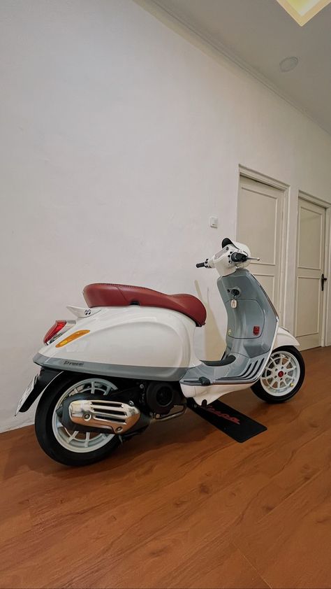 Vespa Models, Modif Motor, Bike Modification, Motorcycle Ideas, Big Bike, Vespa Gts, Dream Bike, Vespa Scooters, Custom Bike