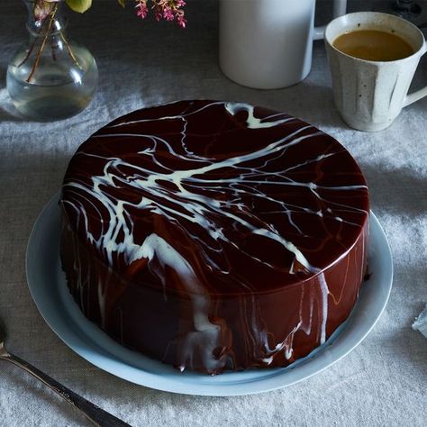 D6ddf15d 25d5 43a5 96d4 00033b3a4a5c 2018 0413 salvador dali cake glazing 3x2 james ransom 428 I Want Chocolate, Glaze Cake, Butter Glaze, Glaze For Cake, Cake Rack, Mirror Glaze Cake, Mirror Cake, Easy Bake, Chocolate Butter