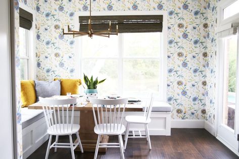 10 design mistakes to avoid Bay Window Bench Diy, Window Bench Diy, Diy Bay Window Bench, Breakfast Nook Ideas Bay Window, Diy Bay Window, Bay Window Bench, Bay Window Benches, Host A Dinner Party, Pvc Kitchen