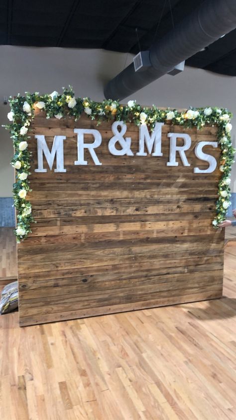 Pallet Backdrop, Board Wedding, Family Wedding, Wedding Backdrop, A Family, Novelty Sign, Home Decor, Home Décor