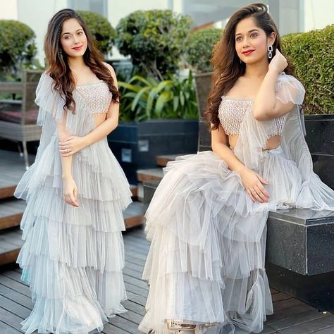 Photo by Jannat Zubair Rahmani 🔵 on April 04, 2020. Image may contain: 2 people, people standing Net Lehenga Designs, Chaniya Choli Designs, Net Lehenga Choli, Lehenga Choli Designs, Lehenga Choli Wedding, Gaun Fashion, Choli Designs, Net Lehenga, Indian Gowns Dresses