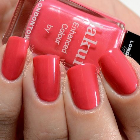 Brand: Londontown Lakur // Collection: Launch Colors // Color: Weekend Cheers // Instagram: @sprinklenails Summer 2023 Pedicure, 2023 Pedicure, Wedding Nail Polish, Nail Polish Bottle, Beautiful Nail Polish, Gel Nails At Home, Hot Pink Nails, Spring Nail Colors, Nail Polish Bottles