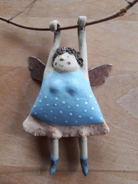 Ceramic Angels Handmade, Keramiikka Ideas, Clay Angels Handmade, Paperclay Projects, Clay Angel, Pottery Angels, Handmade Hanging, Sculptures Céramiques, Paper Mache Art