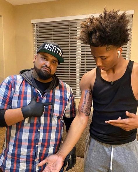 Mikey Williams on Instagram: “@mikey tattoos (if viewing follow @mm__williams for more content) @ysidro_basketball @comptonmagic @overtime @slam @ballislife @tscsports…” Mikey Williams Tattoo Sleeve, Mikey Tattoos, Mikey Williams Tattoo, Williams Basketball, Basketball Tattoos, Mikey Williams, Afro Hairstyles Men, Mike Williams, Joker Images