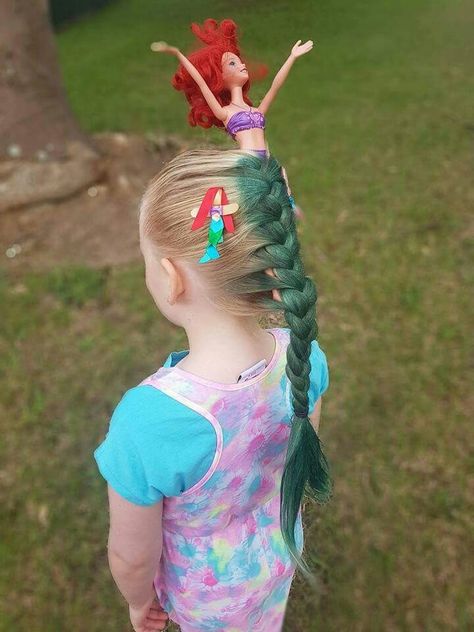 For crazy hair day at school. Leave out the barbie and just have a mermaid tail! Crazy Hair For Kids, Bentuk Alis, Girl Hair Dos, Homecoming Hairstyles For Medium Length, Wacky Hair Days, Crazy Hair Day, Wacky Hair, Crazy Hair Day At School