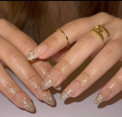 New Years Nails Almond, 25th Birthday Nails, Champagne Gold Nails, Natural Wedding Nails, Nail Extensions Acrylic, Champagne Nails, Nye Nails, Bridesmaids Nails, Golden Nails