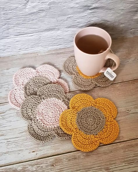 Crochet Baby Blanket Tutorial, Crocheted Coasters, Crochet Coasters Free Pattern, Fleurs Diy, Cute Coasters, Crochet Coaster Pattern, Crochet Coaster, Cup Coaster, Flower Bag