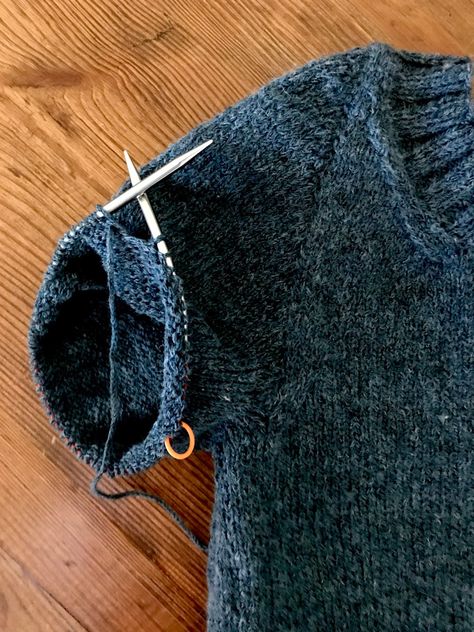 A blog about knitting, entertaining, gardening, and California living. How To Knit Sleeves For A Sweater, How To Knit Sleeves, Knit Top Down Sweater, Knitting Sleeves, Top Down Sweater, Sweater Free Pattern, Knitting Hacks, Knitting Help, Simply Knitting