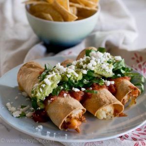 Super Crispy Air Fried Rolled Potato Tacos. Made with absolutely ZERO OIL! No mess, no smell, no potential for kitchen fires. Air frying is majorly amazing, and healthier for you! Rolled Tacos Recipe, Rolled Tacos, Potato Tacos, Idaho Potatoes, Potato Roll, Leftover Mashed Potatoes, Vegan Menu, Cheesy Potatoes, Taco Recipes