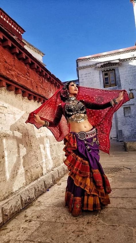 Bellydance Photography, Look Boho Chic, Belly Dance Outfit, Dance Outfit, Belly Dance Costume, Belly Dancing, Belly Dance Costumes, Belly Dancers, Dance Poses